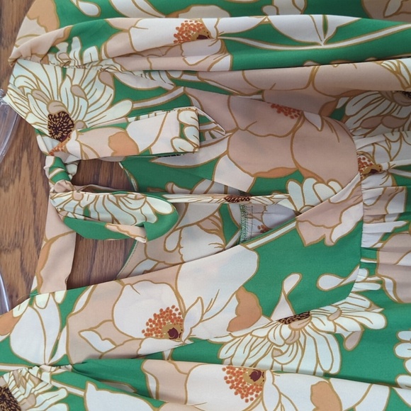 DR2 Floral Flowy Top Rear V Neck Size Women's S - Picture 4 of 7